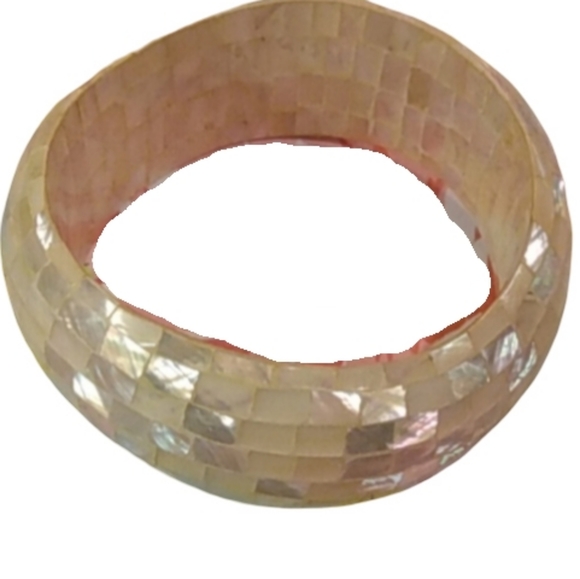 Beautiful Mother of Pearl Bangle - Picture 2 of 5